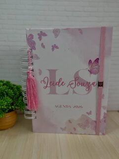 Porque planejar o ano com uma agenda personalizada é transformar cada página em um pedacinho do seu estilo. ✨
Agenda 2026, feita com amor, especialmente pra você!
#agendapersonalizada2026
#papelariapersonalizada