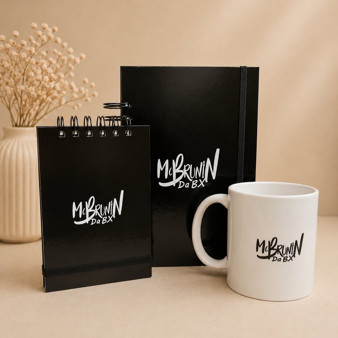 ✨ Organização, inspiração e aquele toque especial que faz toda diferença no dia a dia!

Nosso kit personalizado contém:
🗓️ Agenda
📝 Bloco de anotações
☕ Caneca

Perfeito para presentear ou deixar sua rotina ainda mais linda e cheia de personalidade 💖

Porque os detalhes transformam momentos simples em algo especial ✨

#papelariapersonalizada #kitpersonalizado #agendapersonalizada #canecapersonalizada