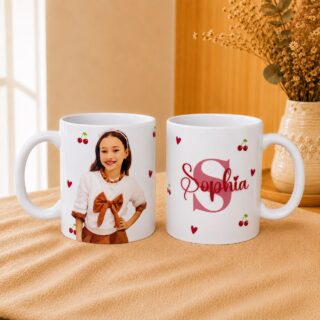 Transforme uma lembrança em presente. 💝✨

Não existe presente mais especial do que aquele que carrega uma história.

Essa caneca foi criada para celebrar os 10 anos de uma princesa, personalizada com sua foto, seu nome e o delicado tema Cerejinha. 🍒 Cada detalhe foi pensado para transformar um momento inesquecível em uma lembrança que poderá ser revivida todos os dias.

Presentes personalizados têm esse poder: emocionam, surpreendem e ficam guardados no coração. 💖

Se você também deseja presentear alguém de um jeito único, entre em contato e faça sua encomenda!

#canecapersonalizada #presentecomsignificado #presentepersonalizadoémaislegal #sublimação